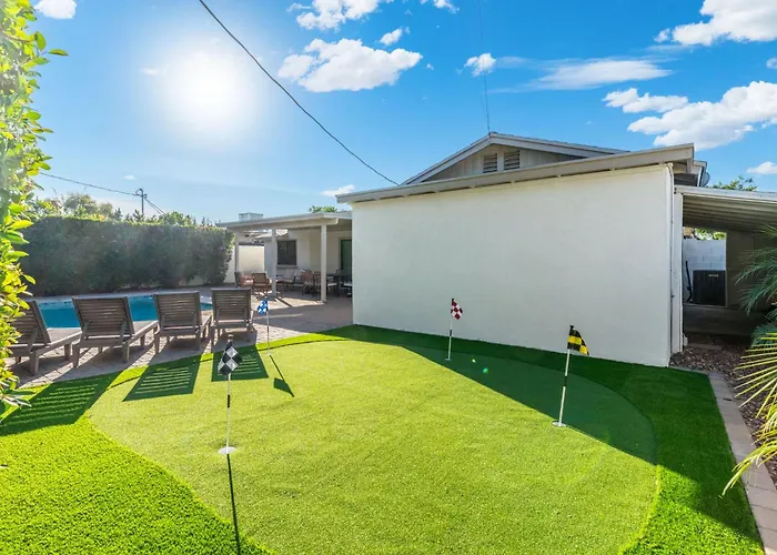 Holiday home Arcadia 5br Oasis Pool Putting & Sleeps 12 Phoenix